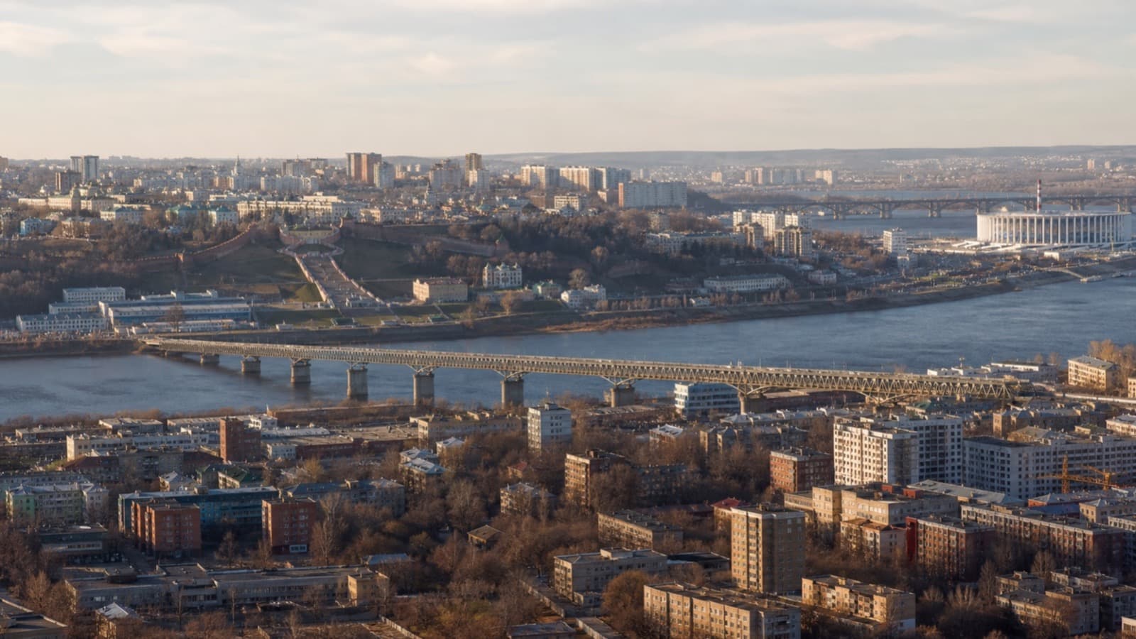Редакционная иллюстрация к материалу «Районы Нижнего Новгорода для жизни: как выбрать адрес»